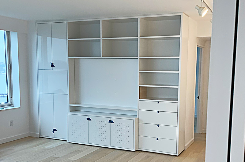 Glossy white media unit